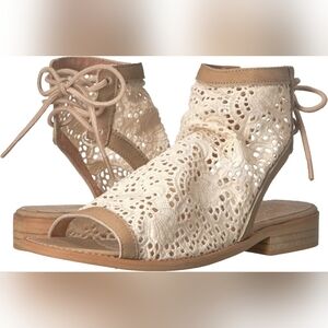 Musse & Cloud Ainee Lace-Up Back Sandals Size 8